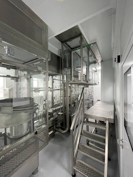 Laminar flow system with RABS integration